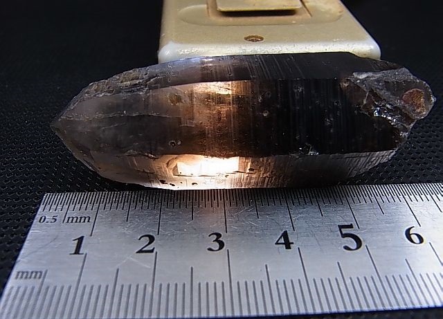 画像: ノルウェー産スモーキークオーツ（ケアンゴーム）原石 38.6g