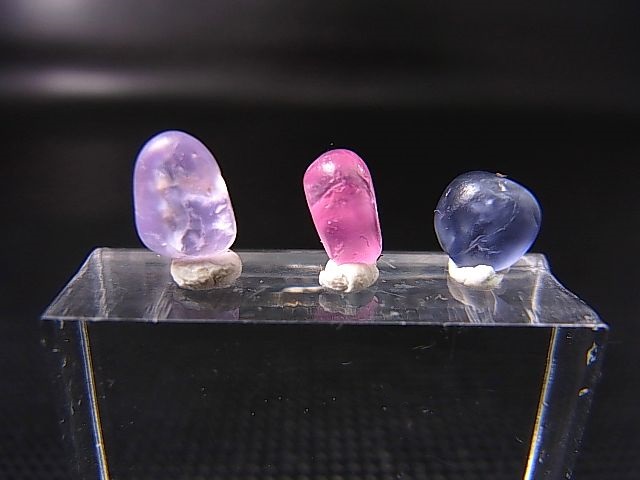 画像1: ベトナムLuc Yen産サファイア＆スピネル原石（川流れ自然研磨） 3点セット トータル 3.8カラット