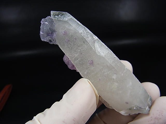 画像: ヤオガンシャン産ライトブルー＆パープルフローライト付き水晶原石 59.2g