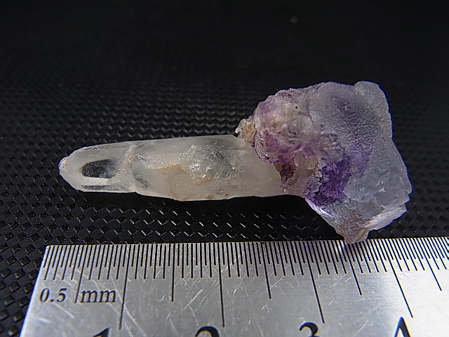 画像: ヤオガンシャン産パープル＆カラーレスフローライト付き水晶原石 10.3g