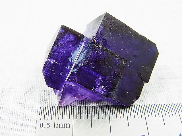 画像: 新疆ウイグル自治区産パープルフローライト原石（赤蛍光） 21.7g