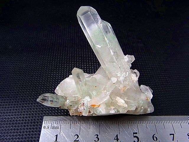 画像: マダガスカル産フックサイトイン水晶クラスター（グリーンファントム） 52.9g