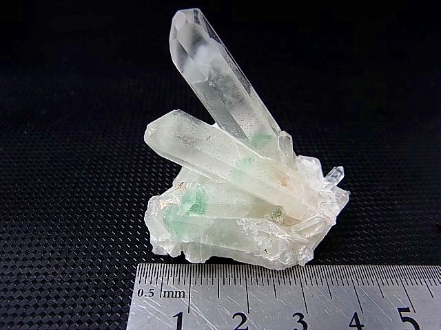 画像: マダガスカル産フックサイトイン水晶クラスター（グリーンファントム） 30.6g