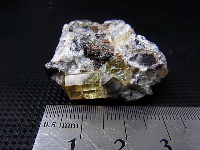 画像: メキシコ産イエローアパタイト原石 27.8g