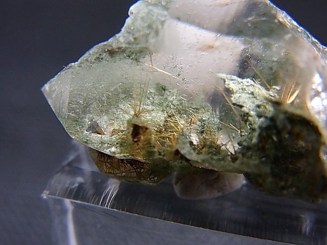 画像: インド・マニハール産クリア水晶（成長干渉型/ゴールドルチル＆クローライト入り） 6.7g