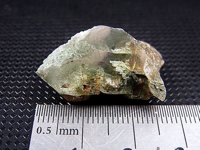 画像: インド・マニハール産クリア水晶（成長干渉型/ゴールドルチル＆クローライト入り） 6.7g