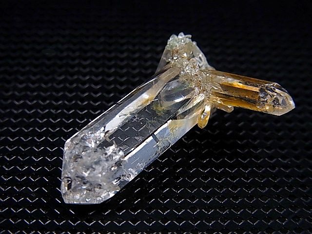 画像: インド・マニハール産ウォータークリア水晶（貫入り/ゴールドルチル入り） 3.0g