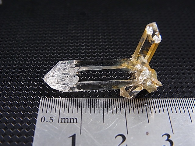 画像: インド・マニハール産ウォータークリア水晶（貫入り/ゴールドルチル入り） 3.0g