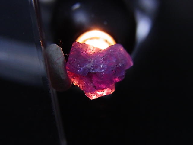 画像: ベトナムLuc Yen産コバルトスピネル結晶原石（蛍光/カラーチェンジ） 2.6カラット