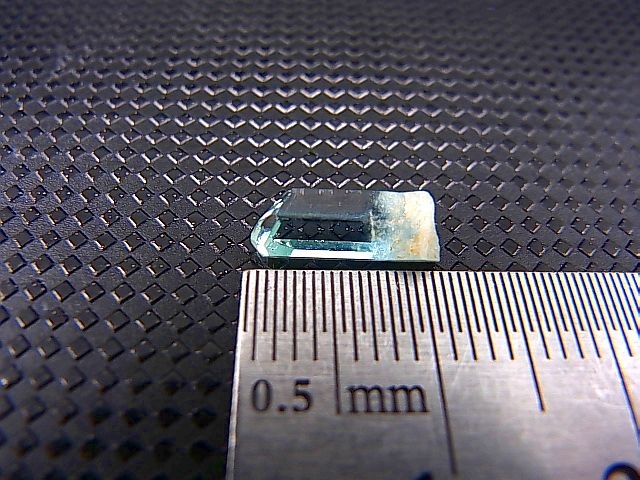 画像: ジェムグレード宝石需要品質：ベトナム産アクアマリン柱状結晶原石 1.1カラット