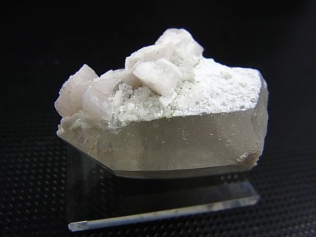 画像: ノルウェー産アデュラリア（氷長石）付き水晶原石 31.6g