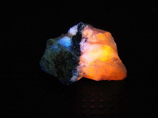 画像: ツグツパイト（タグトゥパイト）原石 1.6g