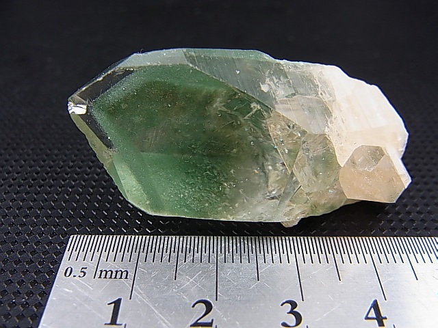 画像: インド・マニハール産クリア水晶（クローライト入り/ファントム） 30.6g