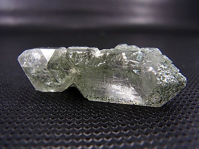 画像2: インド・マニハール産クリア水晶（インターフェレンス/クローライト入り） 10.2g