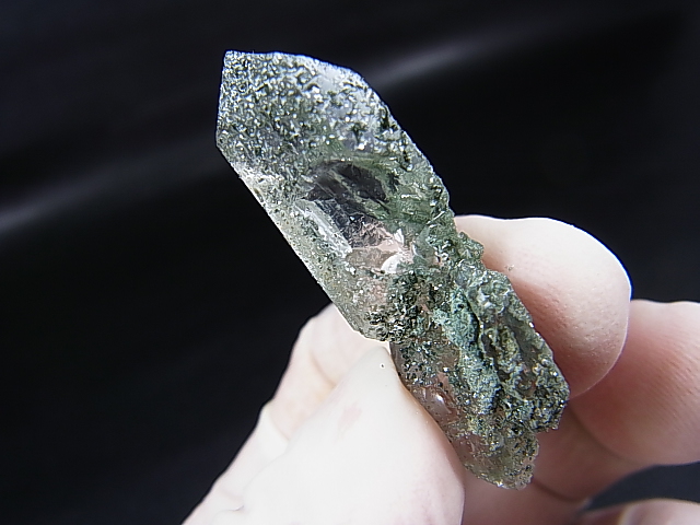 画像: インド・マニハール産クリア水晶（インターフェレンス/クローライト入り） 10.2g