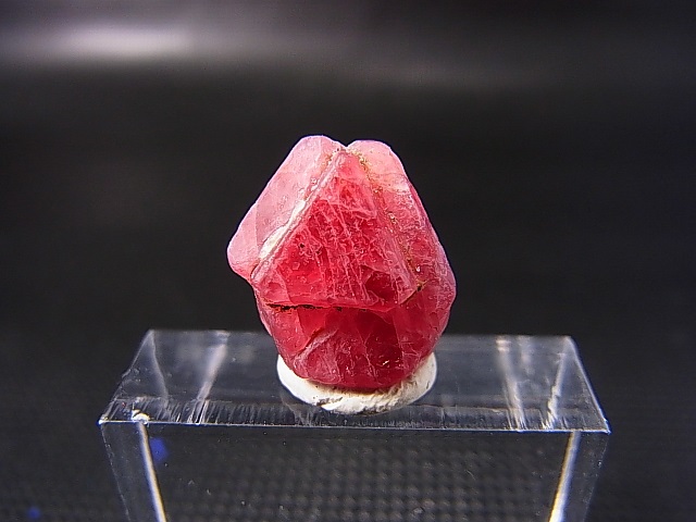 画像: ベトナムLuc Yen産レッドスピネル結晶（△成長丘付き/双晶） 12.2カラット