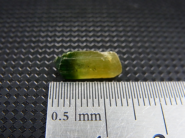 画像: ベトナムMinh Tien産グリーントルマリン（バイカラー）結晶原石 2.4カラット