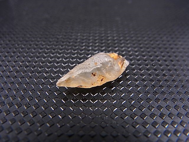 画像: ミャンマー・モゴック産ホワイトサファイア原石（犬牙型ＤＴ） 4.1カラット