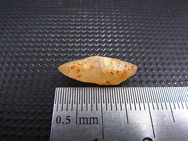 画像: ミャンマー・モゴック産イエローサファイア原石（犬牙型ＤＴ） 5.7カラット