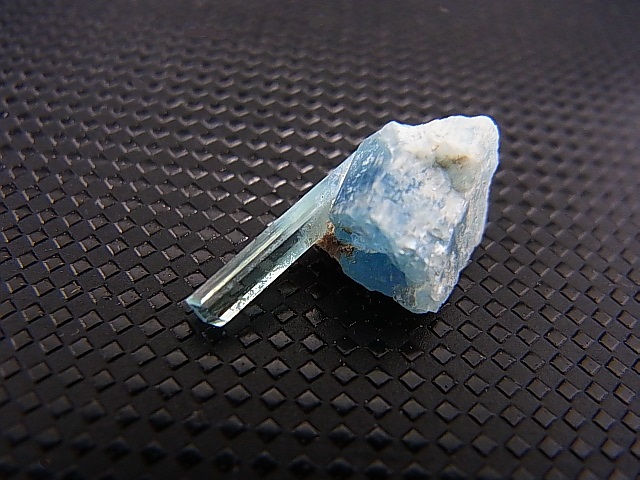 画像: ジェムグレード宝石需要品質：ベトナム産アクアマリン柱状結晶原石（連晶） 5.0カラット