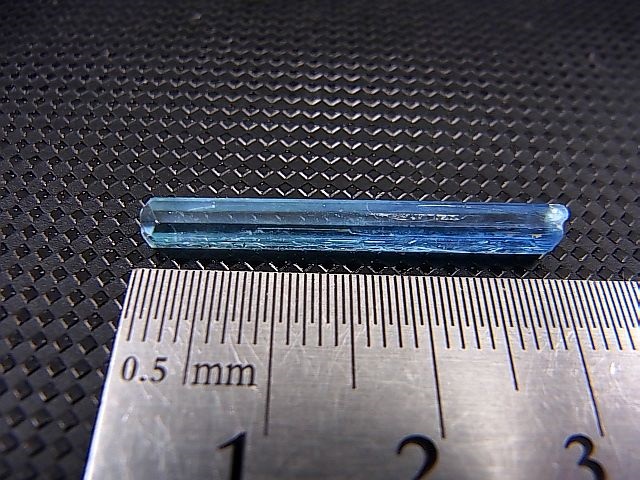 画像: ジェムグレード宝石需要品質：ベトナム産アクアマリン柱状結晶原石 3.8カラット