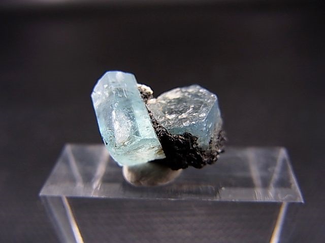 画像2: ベトナム産アクアマリン柱状結晶原石（連晶/ブラックトルマリン付き） 1.4g