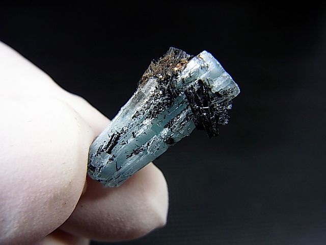 画像2: ベトナム産連晶結束型アクアマリン原石（ブラックトルマリン付き） 2.2g