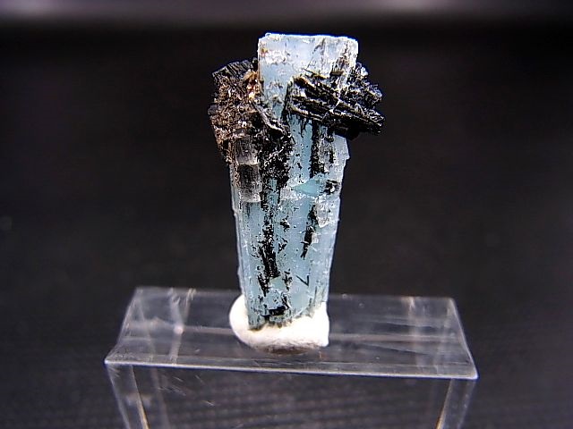 画像: ベトナム産連晶結束型アクアマリン原石（ブラックトルマリン付き） 2.2g