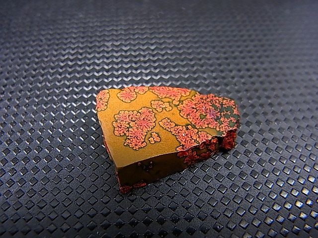 画像: 飯盛ラボストーン（IL-stone）「レアカラー：ブラッドストーン（紅葉石）」ガラス原石 11.1カラット