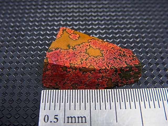 画像: 飯盛ラボストーン（IL-stone）「レアカラー：ブラッドストーン（紅葉石）」ガラス原石 11.1カラット