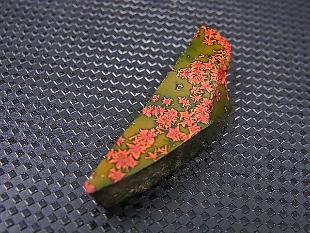 画像: 飯盛ラボストーン（IL-stone）「レアカラー：ブラッドストーン（紅葉石）」ガラス原石 17.6カラット