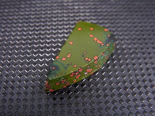 画像: 飯盛ラボストーン（IL-stone）「レアカラー：ブラッドストーン（紅葉石）」ガラス原石 13.3カラット