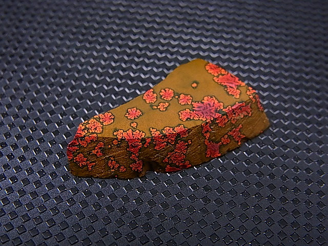 画像: 飯盛ラボストーン（IL-stone）「レアカラー：ブラッドストーン（紅葉石）」ガラス原石 14.2カラット