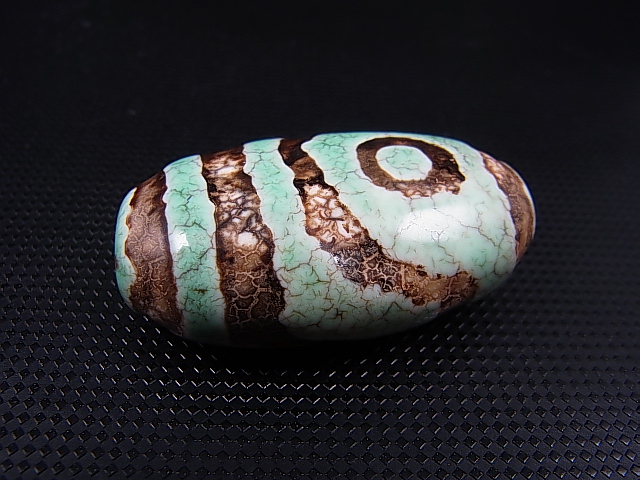 画像: ヴィンテージ：「雪域天珠：老緑色二眼」西蔵（チベット）天珠 約47×27.5×17mm