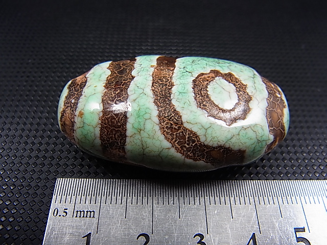 画像: ヴィンテージ：「雪域天珠：老緑色二眼」西蔵（チベット）天珠 約47×27.5×17mm