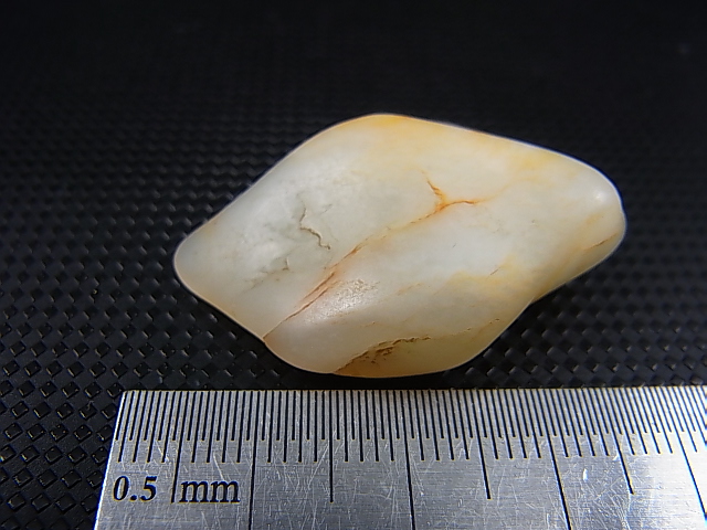 画像: 和田玉（ホータンぎょく）「無漂白/無着色・白」原石 13.5g