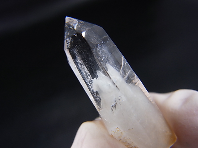 画像: 山梨県乙女鉱山産ウォータークリア水晶ポイント 4.1g