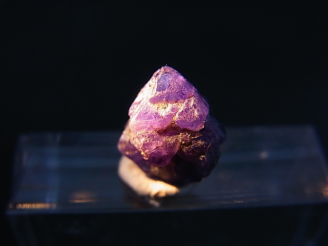画像: ベトナムLuc Yen産コバルトスピネル結晶原石（蛍光/カラーチェンジ） 4.3カラット