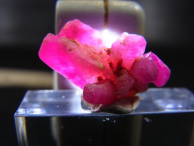 画像: ベトナムLuc Yen産シルキーサファイア原石（犬牙型/連晶） 10.0カラット