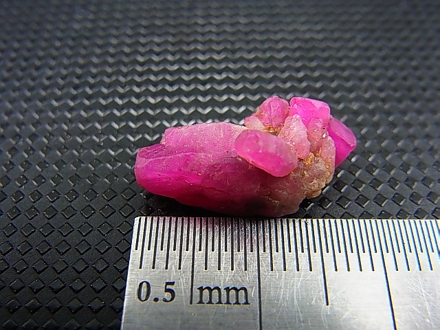 画像: ベトナムLuc Yen産シルキーサファイア原石（犬牙型/連晶） 10.0カラット