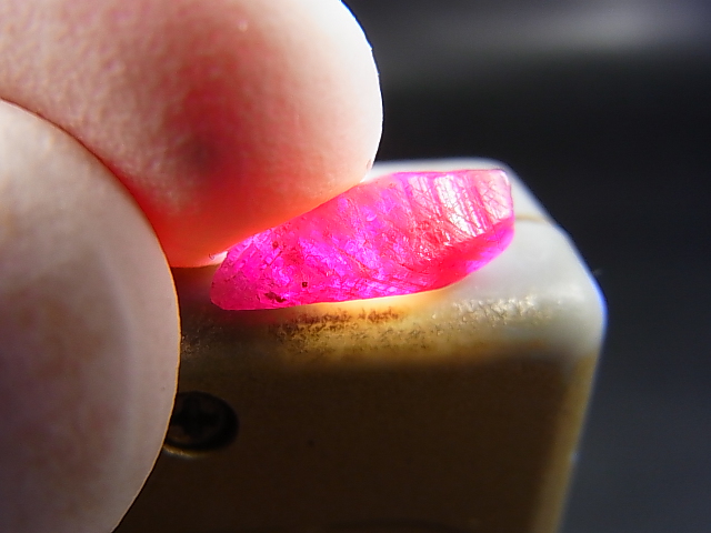 画像: ベトナムLuc Yen産シルキーサファイア原石（犬牙型） 2.6カラット