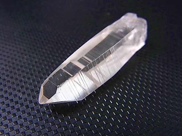 画像: スウェーデン・イェムトランド産ウォータークリア水晶ポイント 8.9g