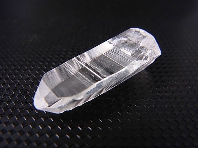 画像: スウェーデン・イェムトランド産ウォータークリア水晶ポイント 4.1g