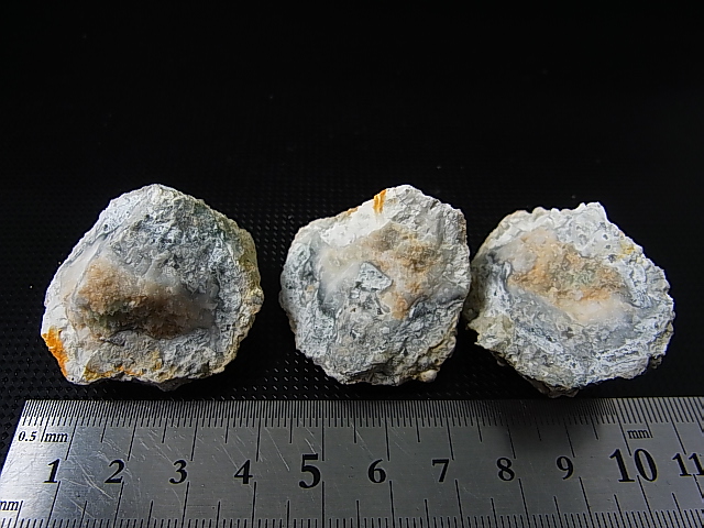 画像: 栃木県産フローライト入り石灰岩ノジュール（3ピースセット） トータル 70.0g