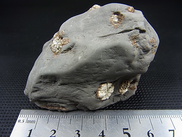 画像: 群馬県産桜石（アイオライト仮晶）原石 129.1g