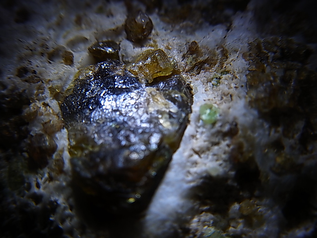 画像: 秩父鉱山産グロッシュラーガーネット原石 229.3g