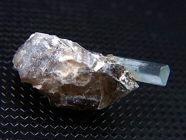 画像: ベトナム・タインホア産アクアマリン付きスモーキー水晶 3.7g
