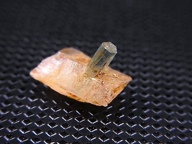 画像: ベトナム・タインホア産アクアマリン付きスモーキー水晶 0.7g