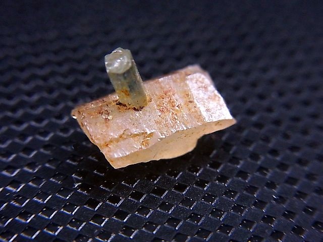 画像: ベトナム・タインホア産アクアマリン付きスモーキー水晶 0.7g