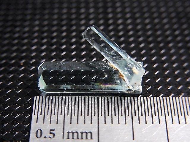 画像: ジェムグレード宝石需要品質：ベトナム産アクアマリン柱状結晶原石（連晶） 4.1カラット